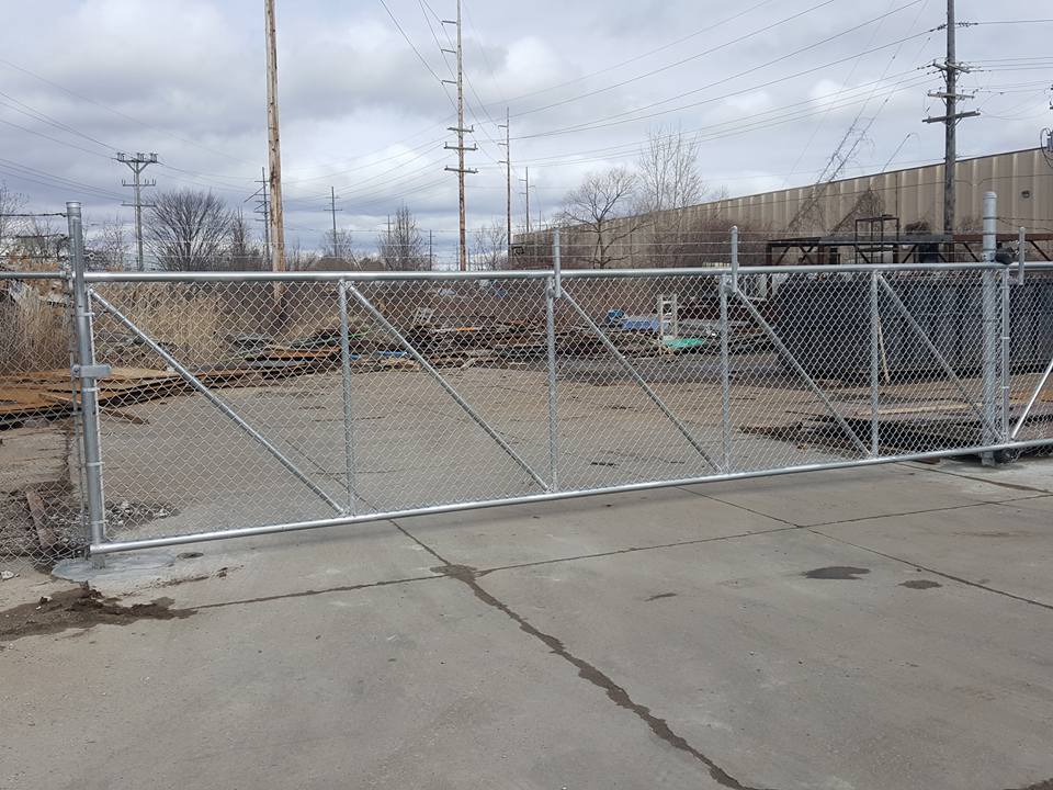 Commercial chain link sliding gate