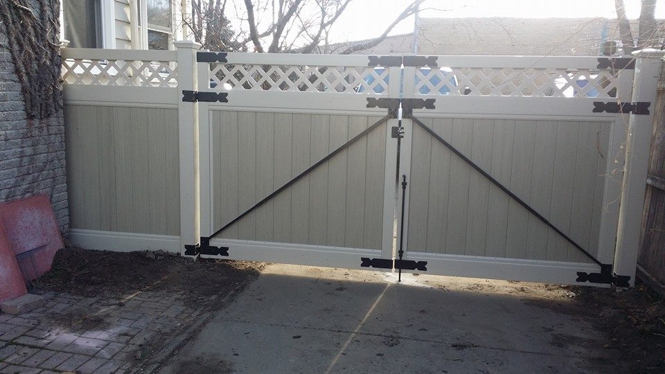 Two-tone vinyl, double swing gate