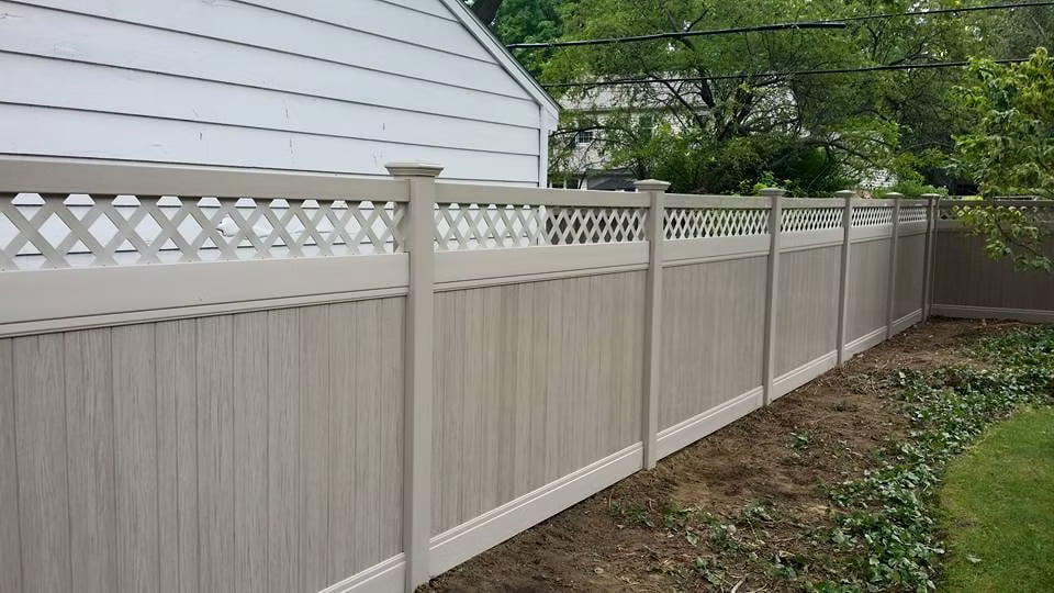 Tan privacy fence, 6ft with top lattice detail